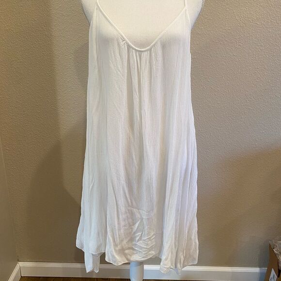 Elegant White Sleeveless Swim Cover - Picture 1 of 4